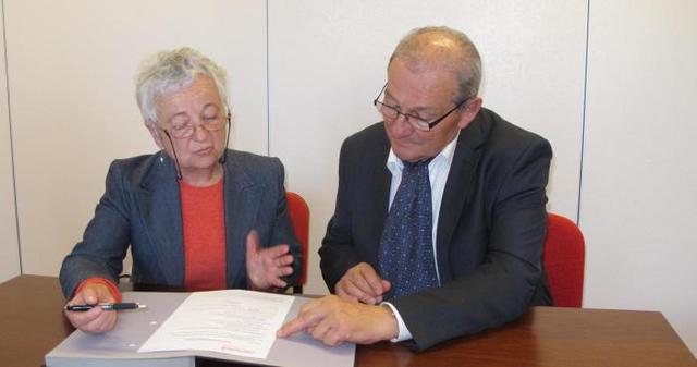 Une convention signée par Sylviane Mounier, présidente du comité départemental de la randonnée pédestre, et Guy Guédon, président de la Fédération des chasseurs 79.